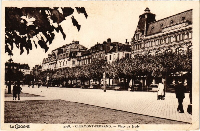 Carte postale ancienne Clermont-Ferrand Place de Jaude France à Clermont-Ferrand