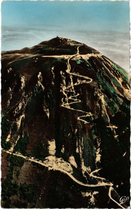 Carte postale ancienne Puy de Dome L'Autoroute a gauche et la Voie Romaine France