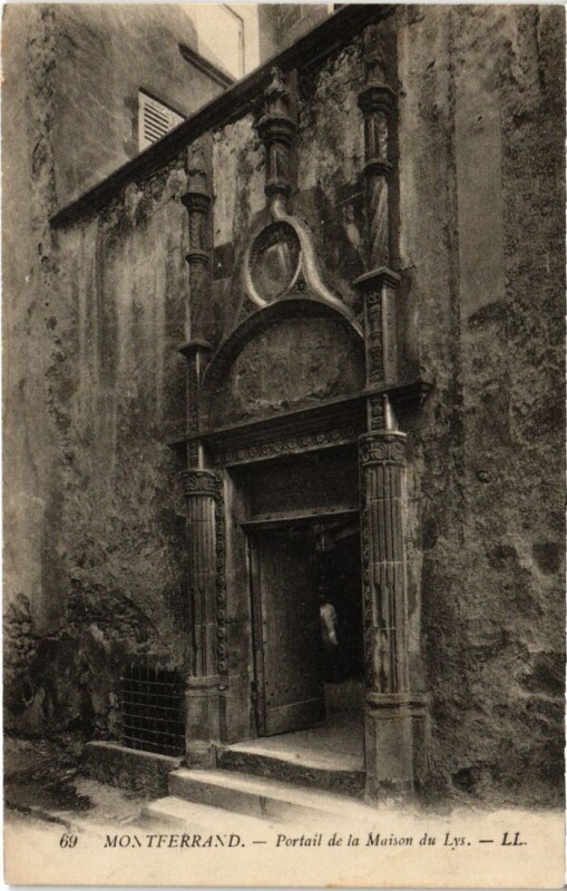 Carte postale ancienne Montferrand Portail de la Maison du Lys France