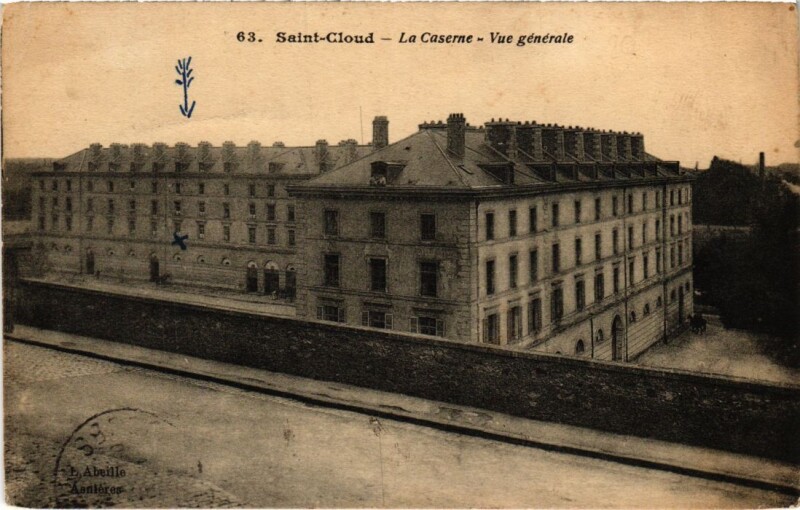 Carte postale ancienne Saint Cloud La Caserne vue generale à Saint-Cloud