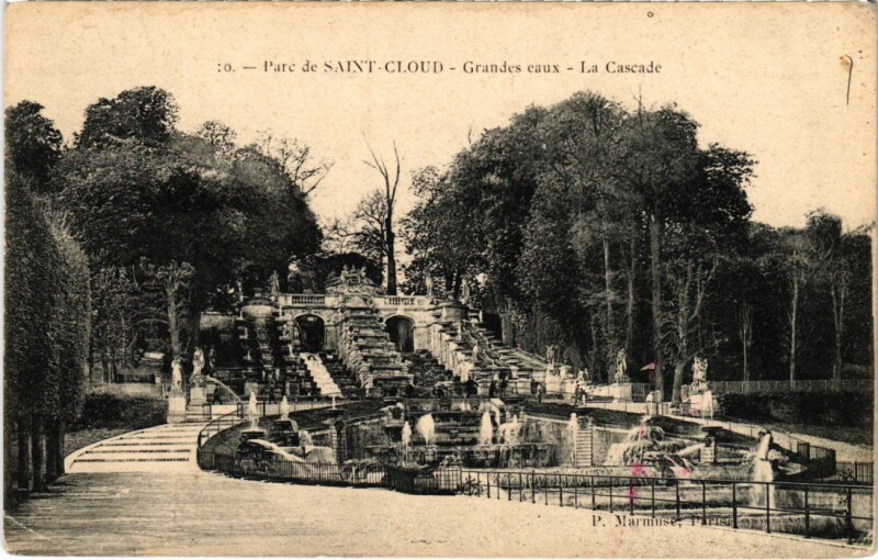 Carte postale ancienne Saint Cloud La Gerbe du Bassin 24 Jets à Saint-Cloud