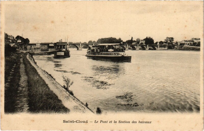 Carte postale ancienne Saint Cloud Le Pont et la Station des bateaux à Saint-Cloud