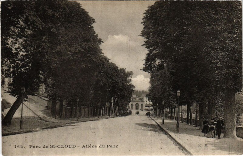 Carte postale ancienne Parc de Saint Cloud Allees du Parc à Saint-Cloud