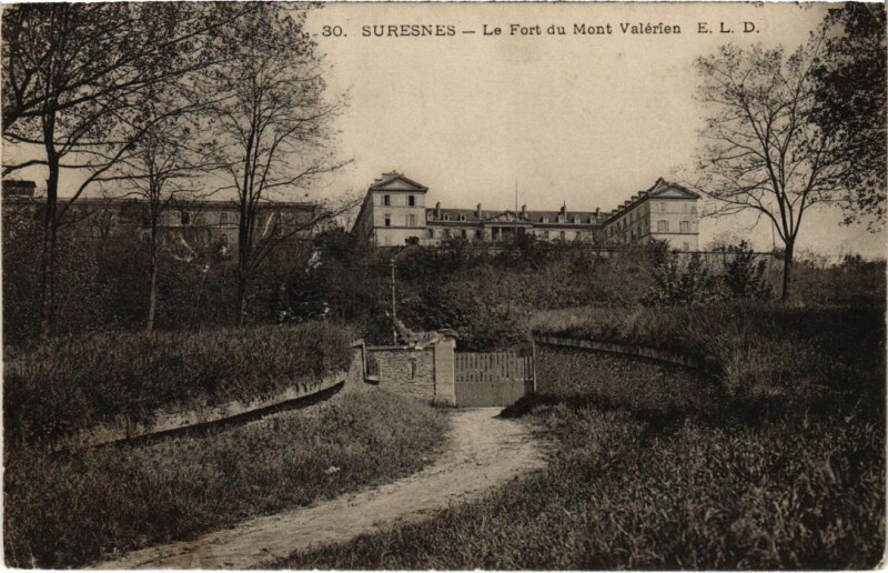Carte postale ancienne Suresnes Le Fort du Mont Valerien à Suresnes