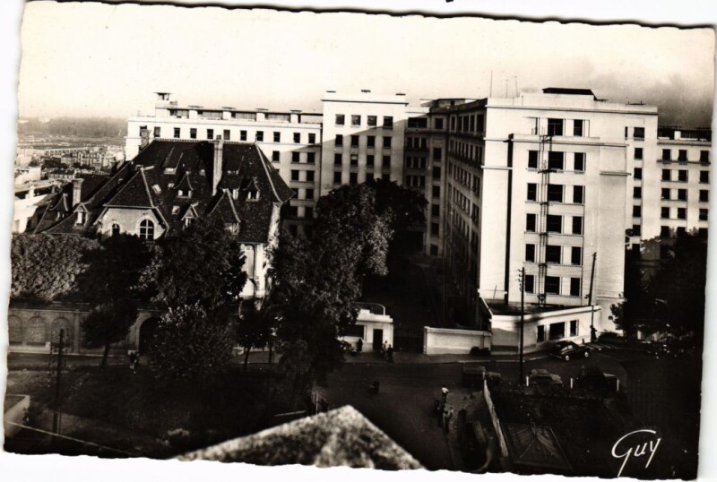 Carte postale ancienne Suresnes vue d'ensemble de l'hopital Foch à Suresnes