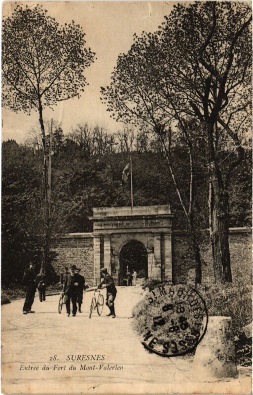 Carte postale ancienne Suresnes Entree du Fort du Mont Valerien à Suresnes