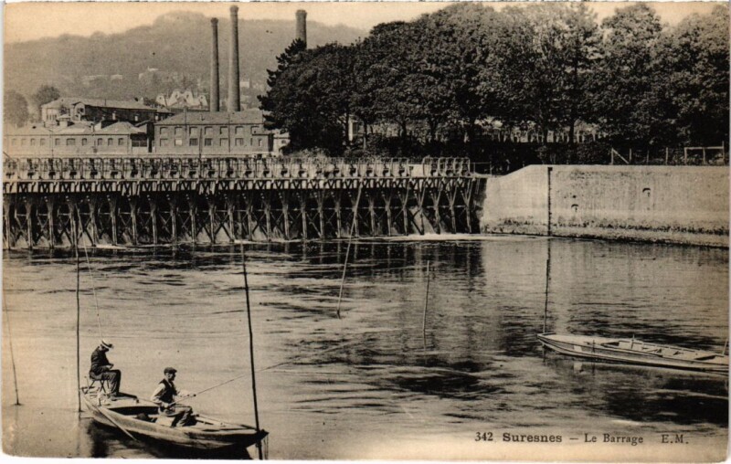Carte postale ancienne Suresnes Le Barrage à Suresnes