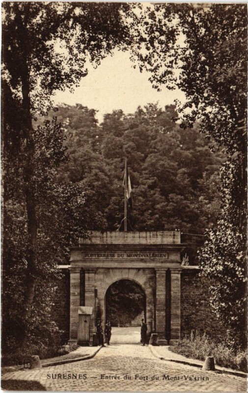 Carte postale ancienne Suresnes Entree du Fort du Mont Valerien à Suresnes