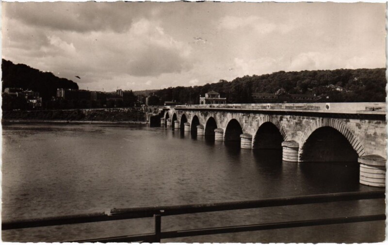 Carte postale ancienne Sevres Le Pont