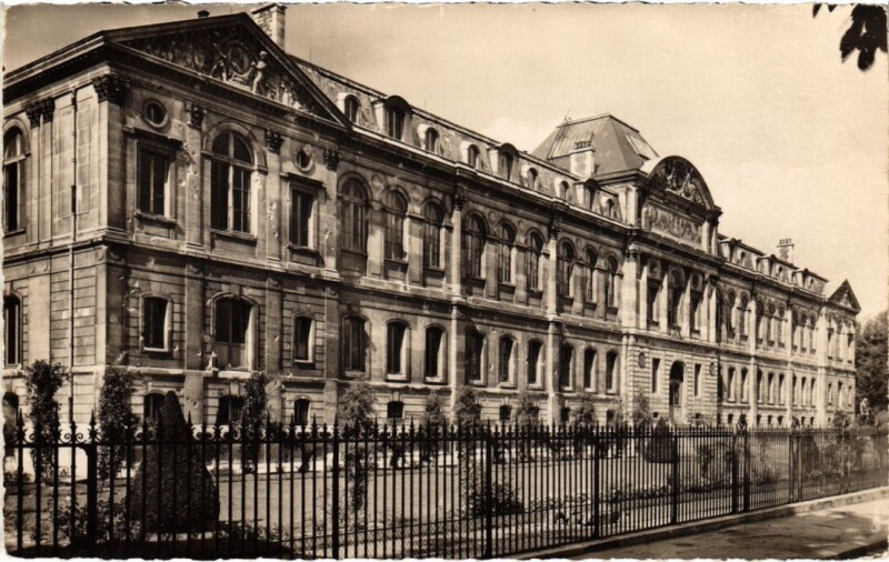 Carte postale ancienne Sevres La Manufacture