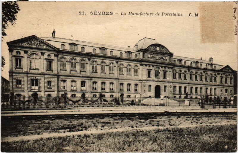 Carte postale ancienne Sevres La Manufacture de Porcelaine