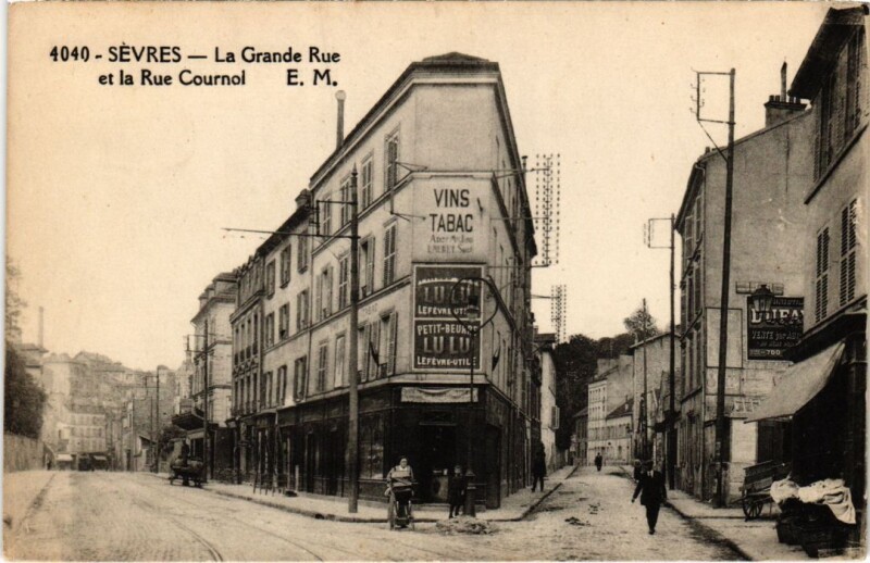 Carte postale ancienne Sevres Grande Rue et la Rue Cournol