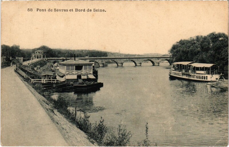 Carte postale ancienne Pont de Sevres et Bord de Seine