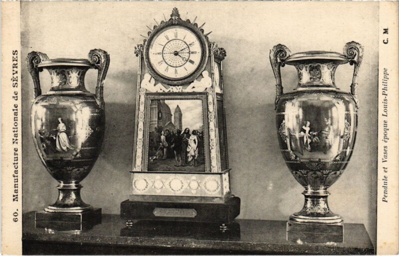 Carte postale ancienne Sevres Manufacture Nationale Vase de l'epoque