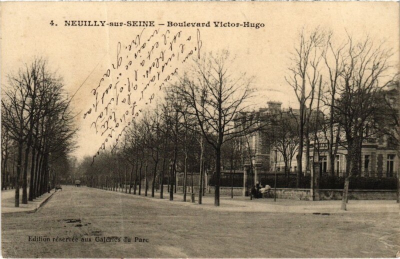 Carte postale ancienne Neuilly Boulevard Victor Hugo