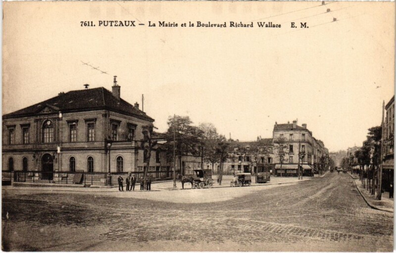 Carte postale ancienne Puteaux La Mairie et Boulevard Richard Wallace à Puteaux
