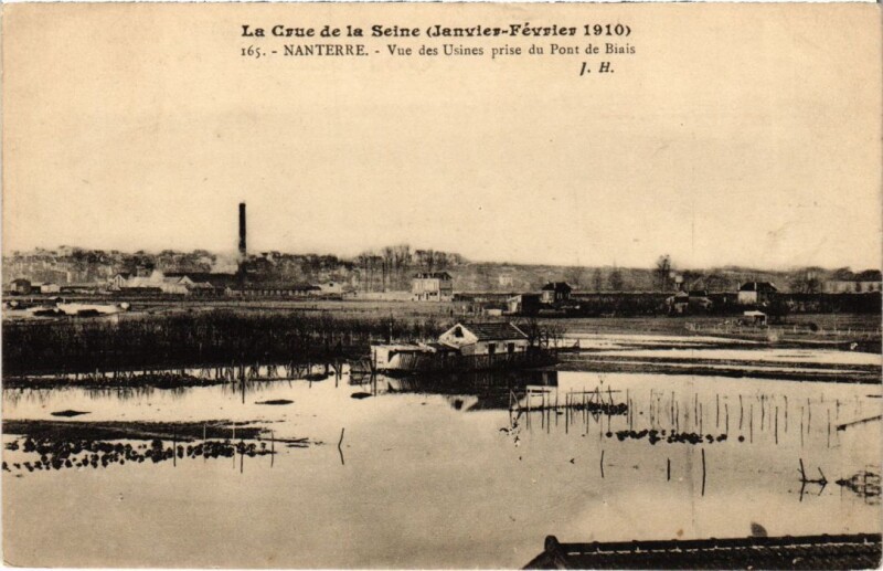 Carte postale ancienne Nanterre vue des Usines prise du Pont de Biais à Nanterre