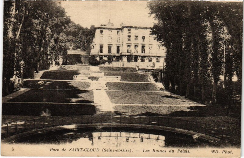Carte postale ancienne Saint Cloud Les Ruines du Palais à Saint-Cloud