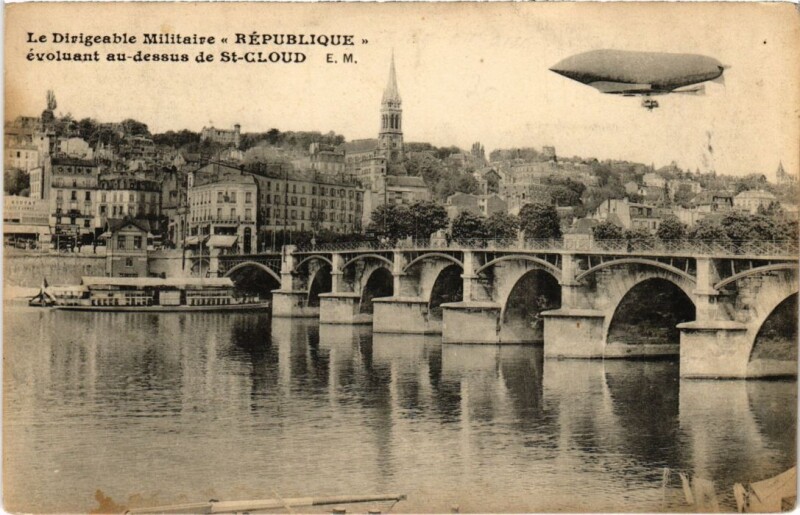 Carte postale ancienne Saint Cloud Le Dirigeable Militaire à Saint-Cloud