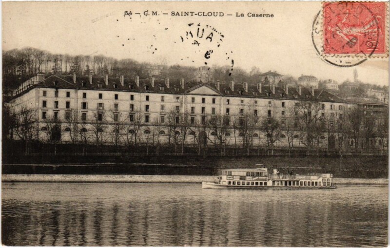 Carte postale ancienne Saint Cloud La Caserne à Saint-Cloud