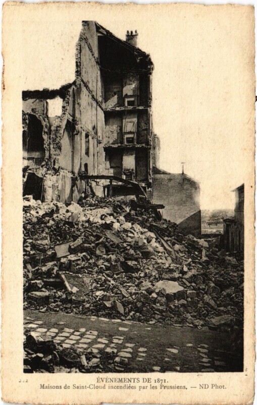 Carte postale ancienne Maisons de Saint Cloud incendiees par les Prussiens à Saint-Cloud