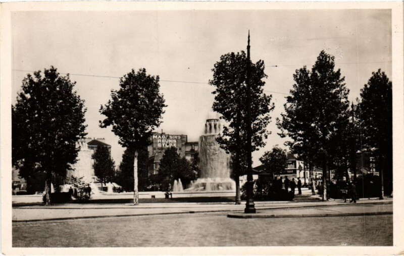 Carte postale ancienne Porte de Saint Cloud Les Fontaines Lumineuses à Saint-Cloud