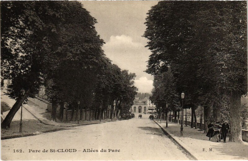 Carte postale ancienne Parc de Saint Cloud Allees du Parc à Saint-Cloud