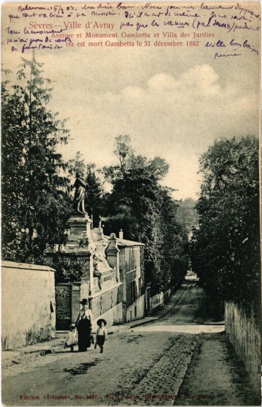 Carte postale ancienne Ville d'Avray Avenue et Monument Gambetta à Ville-d'Avray