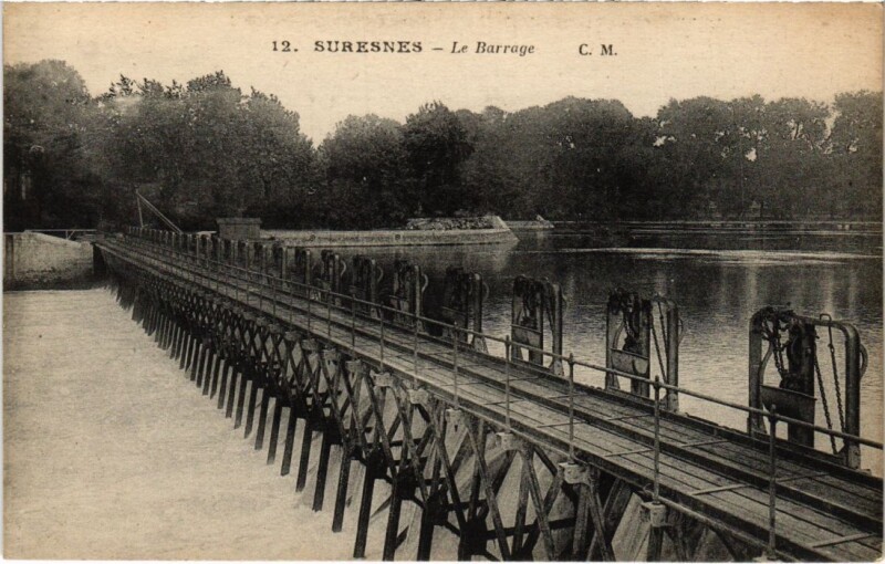Carte postale ancienne Suresnes Le Barrage à Suresnes