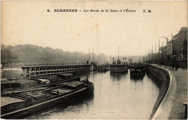 Carte postale ancienne Suresnes Les Bords de la Seine et l'Ecluse à Suresnes