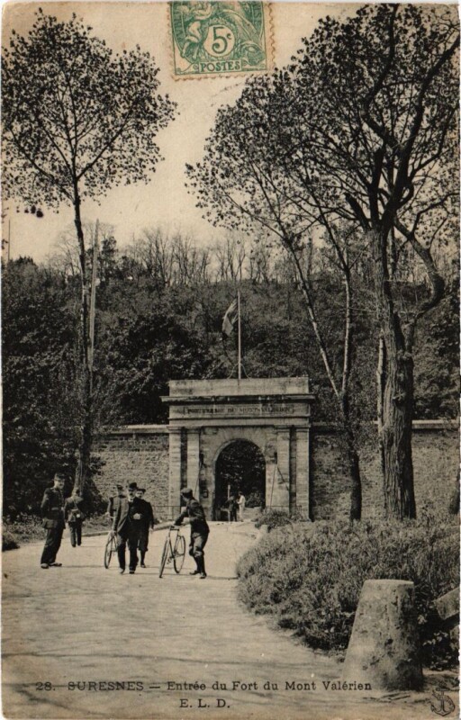 Carte postale ancienne Suresnes Entree du Fort du Mont Valerien à Suresnes