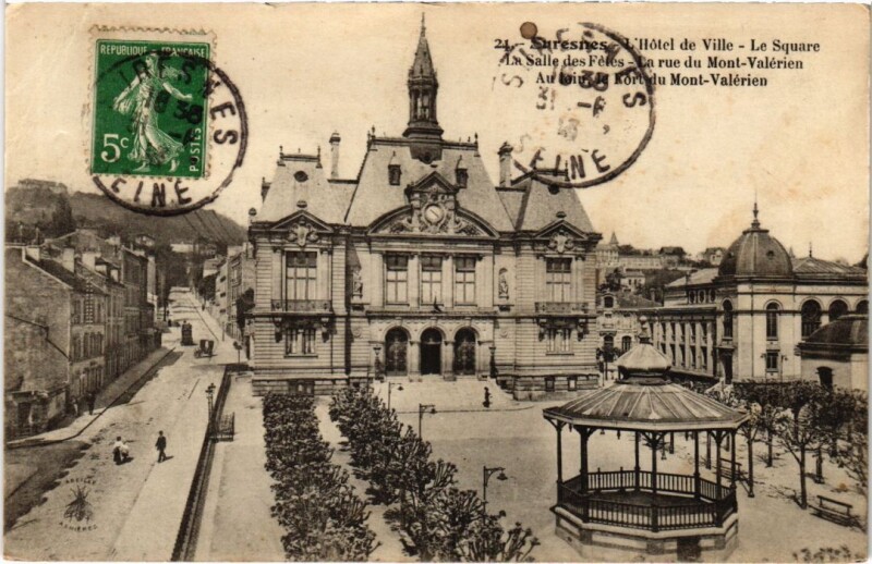 Carte postale ancienne L'Hôtel de Ville - Le Square - La Salle des Fêtes - La Rue du Mont-Valérien - Au loin, le fort du Mont-Valérien à Suresnes