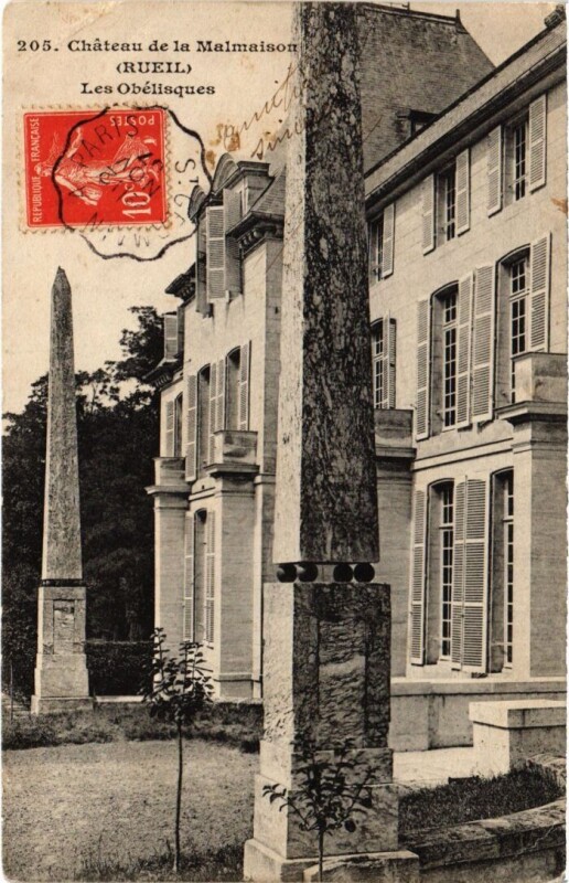 Carte postale ancienne Rueil Chateau de la Malmaison Les Obelisques