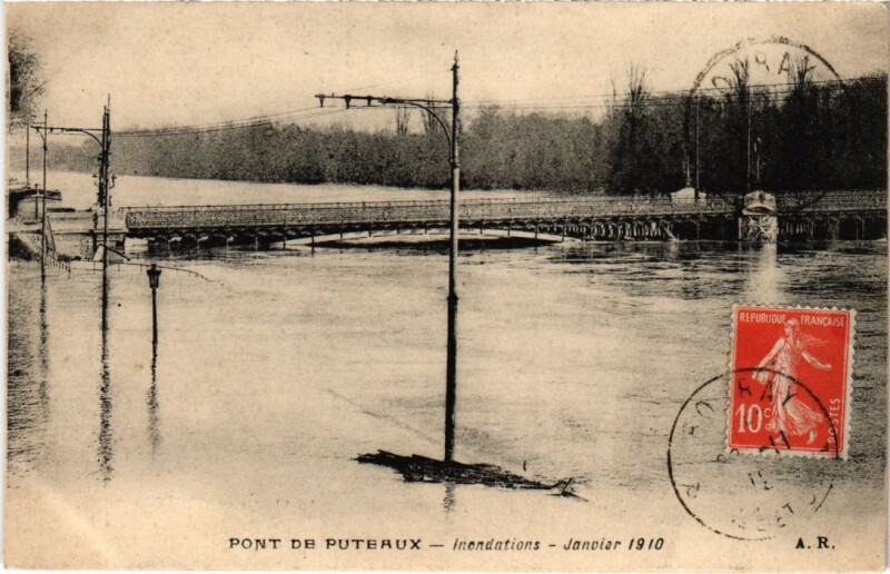 Carte postale ancienne Pont de Puteaux Inondations à Puteaux