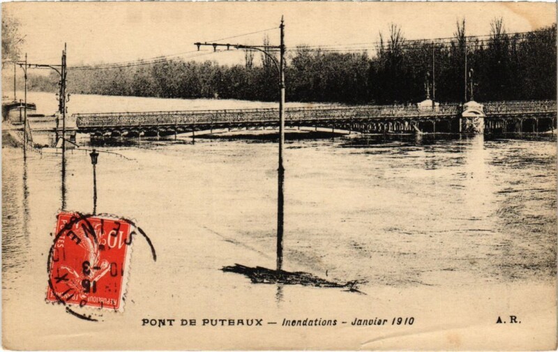 Carte postale ancienne Pont de Puteaux Inondations à Puteaux