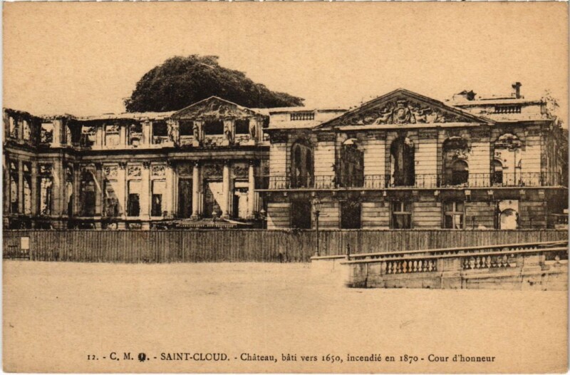 Carte postale ancienne Saint Cloud Chateau Cour d'honneur à Saint-Cloud