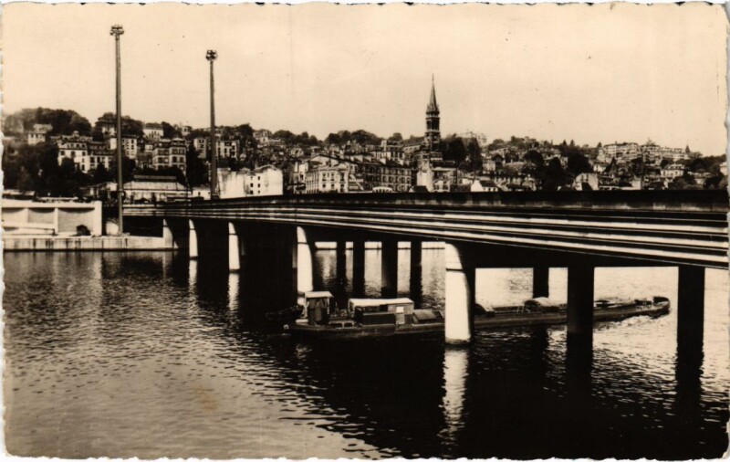 Carte postale ancienne Saint Cloud Le Pont vue generale à Saint-Cloud