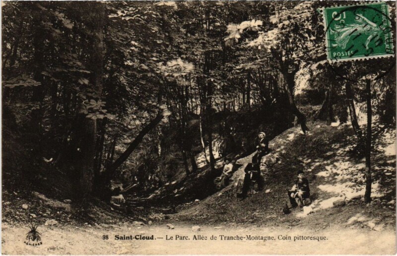 Carte postale ancienne Saint Cloud Le Parc Allee de Tranche Montagne à Saint-Cloud