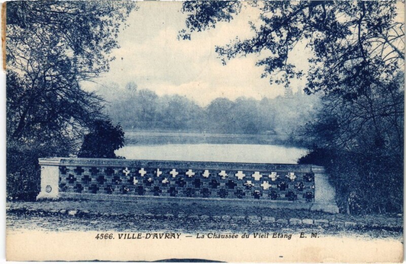 Carte postale ancienne Ville d'Avray La Chaussee du Vieil Etang à Ville-d'Avray