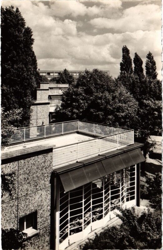 Carte postale ancienne Suresnes Ecole de plein air Les Classes vues de la Terrasse à Suresnes