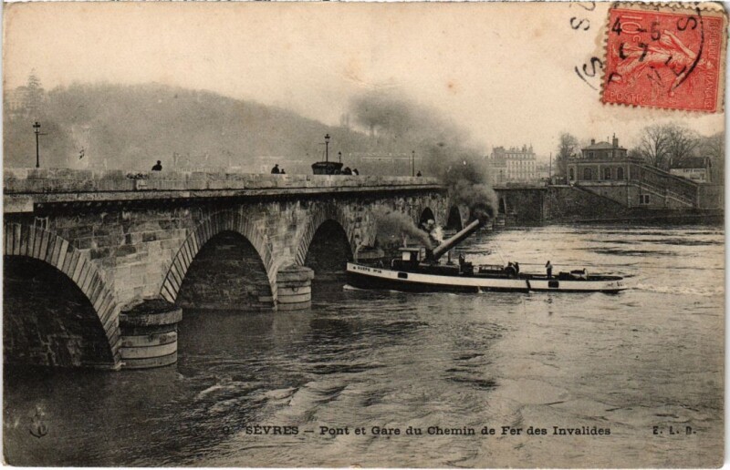 Carte postale ancienne Sevres Pont et Gare du Chemin