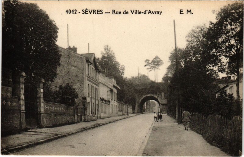 Carte postale ancienne Sevres Rue de Ville d'Avray à Ville-d'Avray