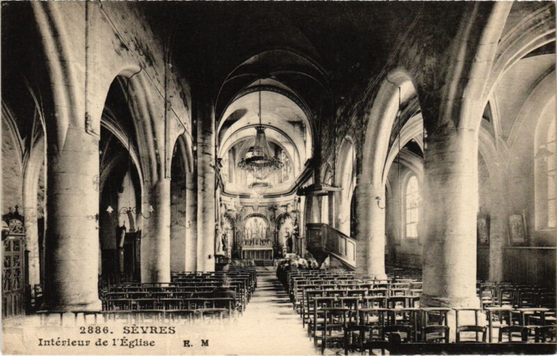 Carte postale ancienne Sevres Interieur de l'Eglise