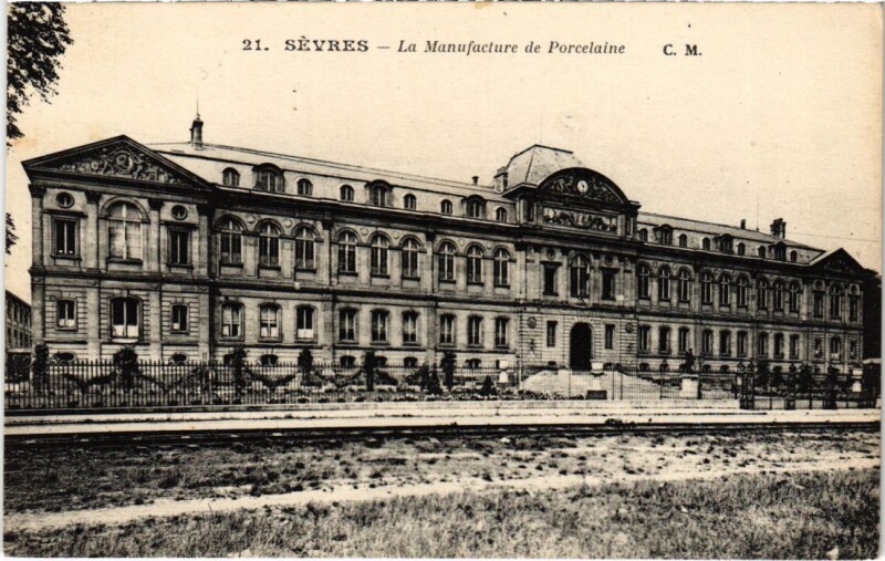Carte postale ancienne Sevres La Manufacture de Porcelaine