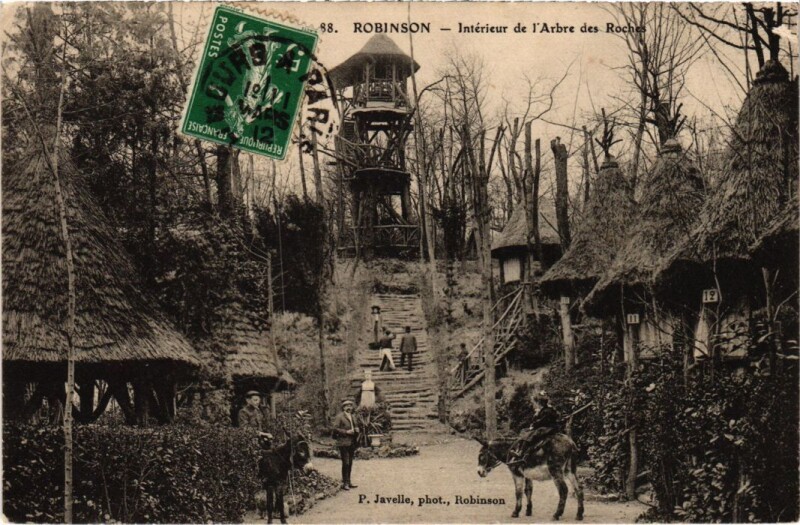Carte postale ancienne Robinson Interieur de l'Arbre des Roches
