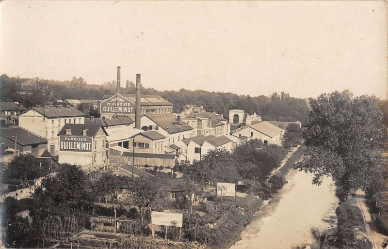 Carte postale ancienne Chantilly Carte Photo Usines à Antilly