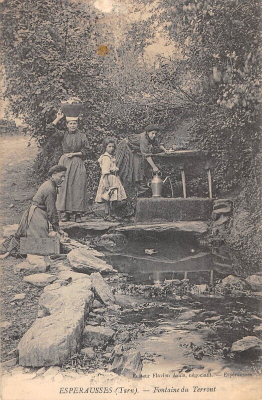 Carte postale ancienne Esperausses Fontaine Du Terront