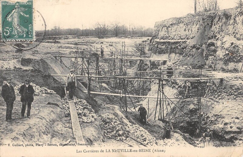 Carte postale ancienne Les Carrieres De La Neuville En Beine à La Neuville-en-Beine