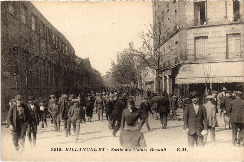 Carte postale ancienne Boulogne Sortie des Usines Renault