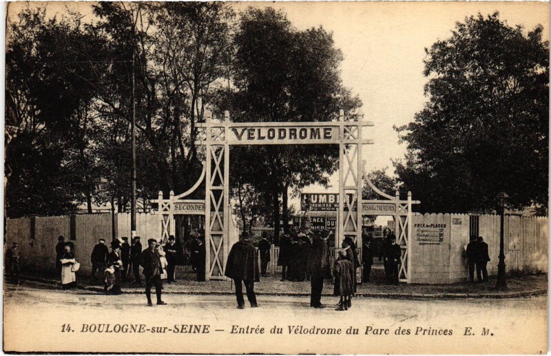 Carte postale ancienne Entrée du Vélodrome du Parc des Princes à Boulogne-Billancourt